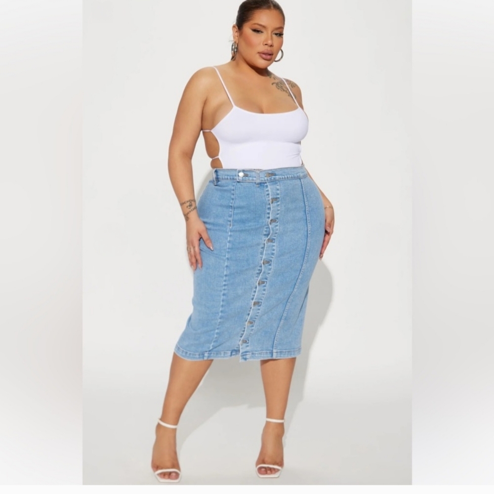 Fashion Nova Denim Midi Skirt Size 1 XL - Picture 2 of 15